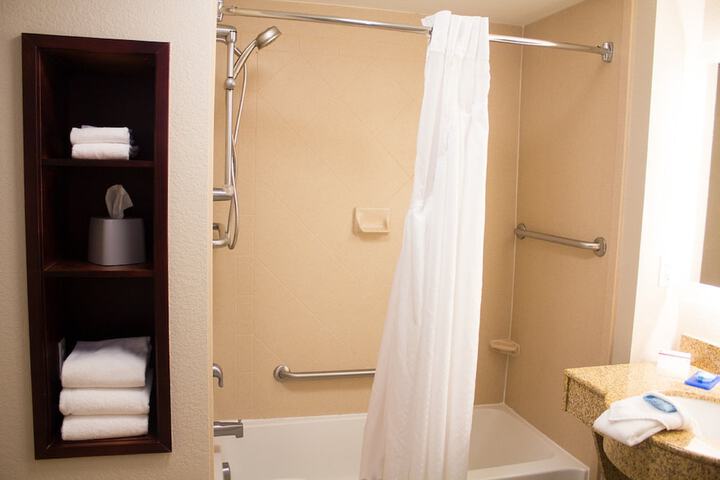 Room 8 of 32