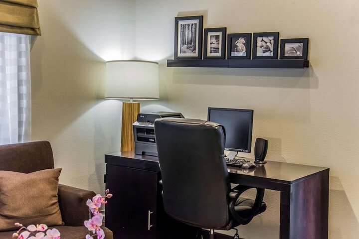 Business Center 46 of 47