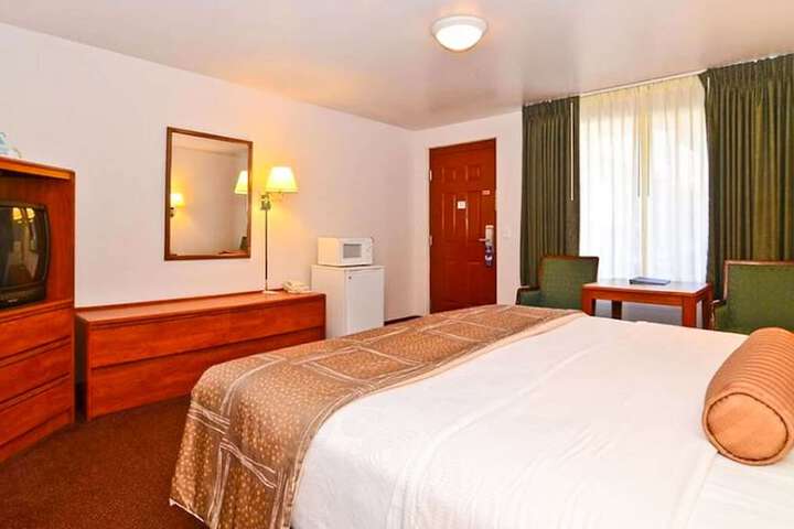 Room 26 of 34