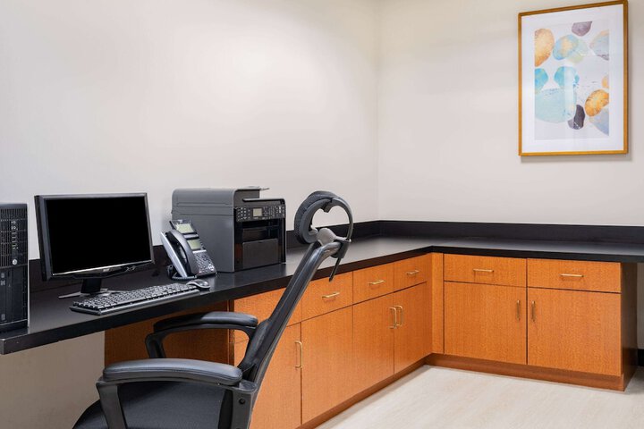 Business Center 34 of 34