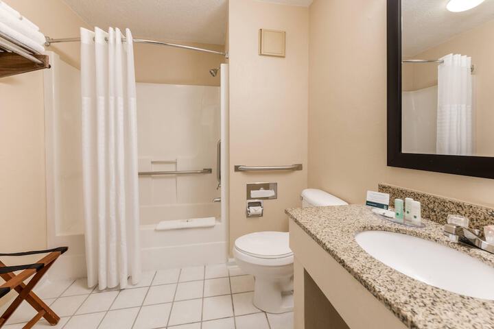 Quality Inn & Suites Portage Central