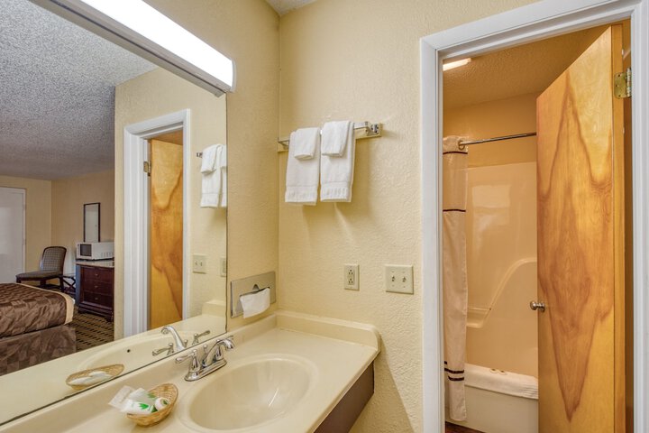 Room 20 of 37