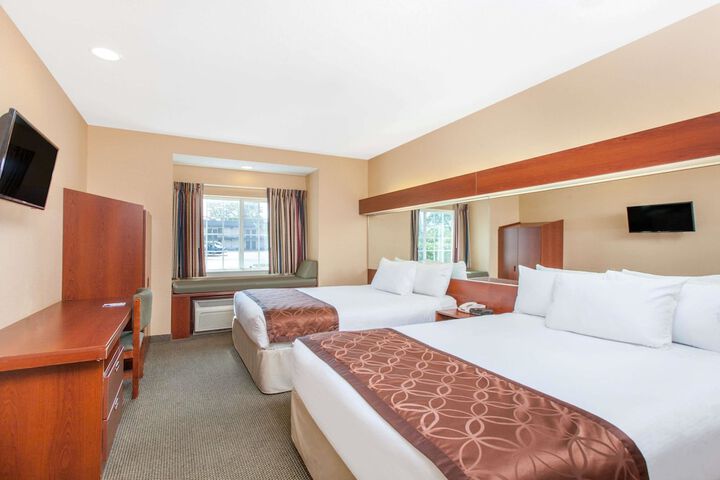 Microtel Inn & Suites by Wyndham Rogers