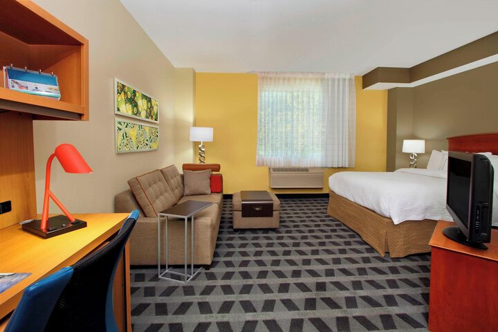 Room 17 of 28