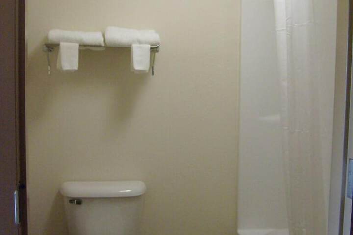 Heritage Inn & Suites