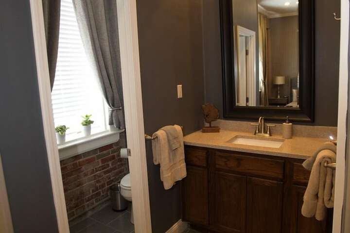 Hamilton House Inn