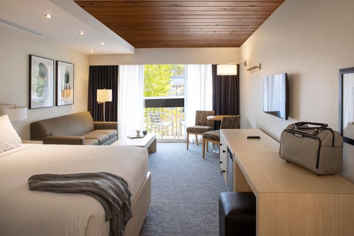 Room 11 of 24