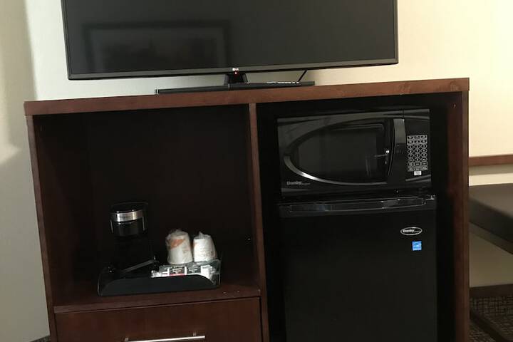 Comfort Suites Clarksville near Governors Square Mall