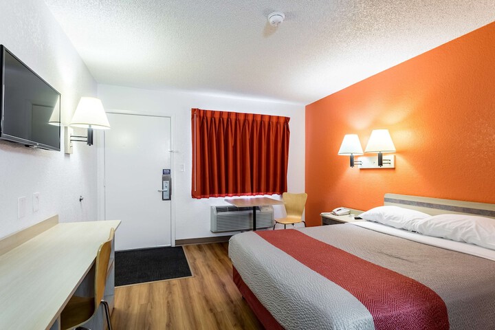 Room 14 of 30