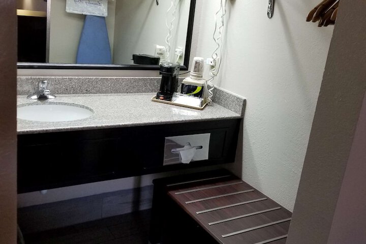 Room 8 of 27