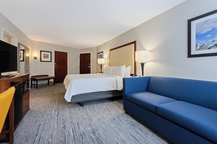 Holiday Inn Express & Suites Cincinnati Riverfront by IHG