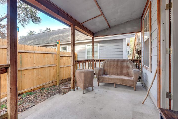 Cozy Couples Cottage w / View Near Canyon Lake!