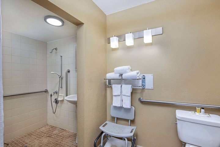 Room 20 of 38