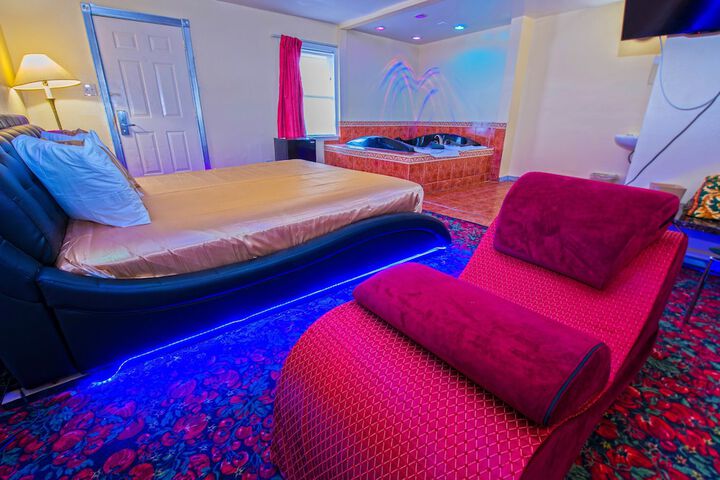 Room 6 of 27