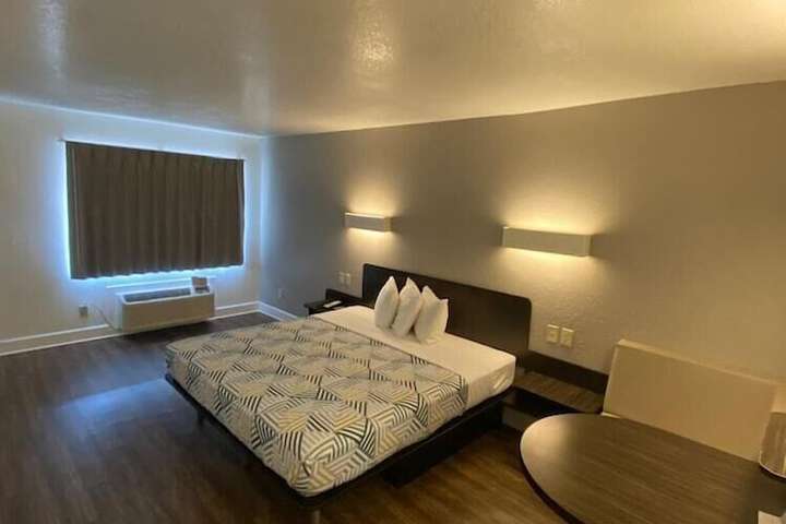 Motel 6 Manchester TN