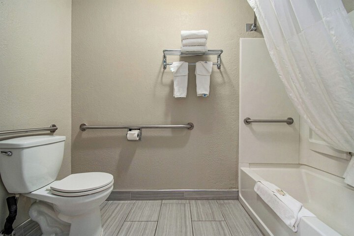 Days Inn & Suites by Wyndham Mt. Pleasant