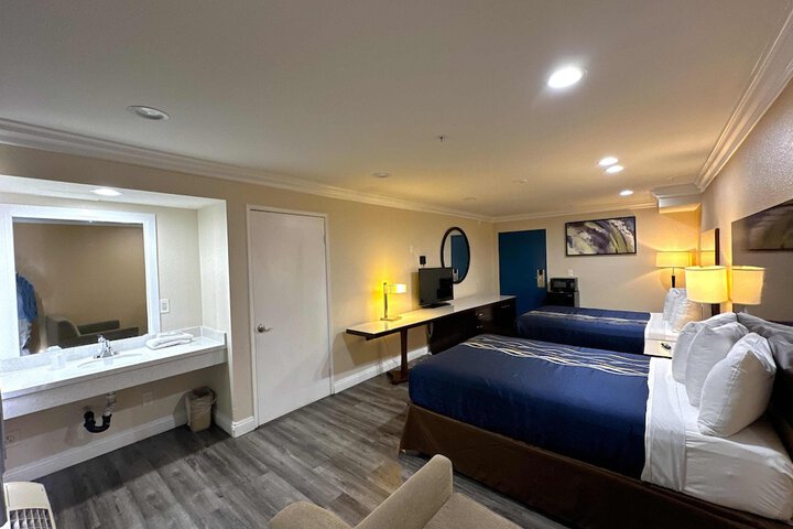 Room 10 of 11