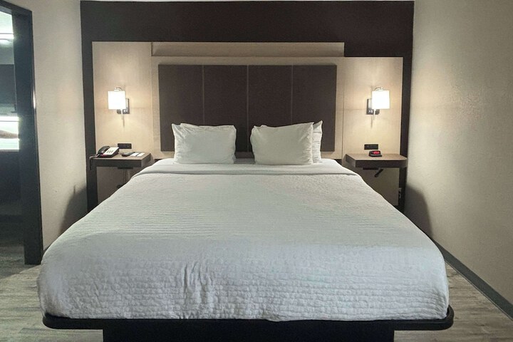 Room 34 of 49