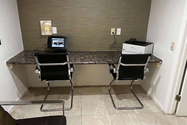 Business Center 44 of 45