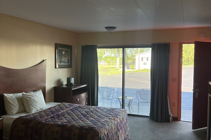 Room 258 of 443
