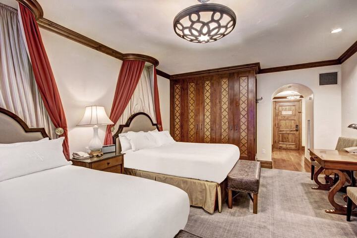 Room 169 of 450