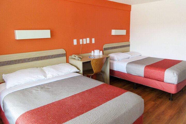 Room 10 of 24