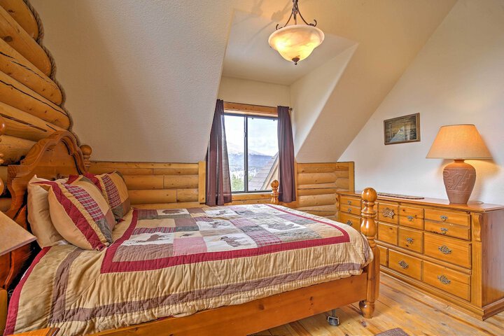 Expansive Alma Cabin w / Hot Tub & Mountain Views!