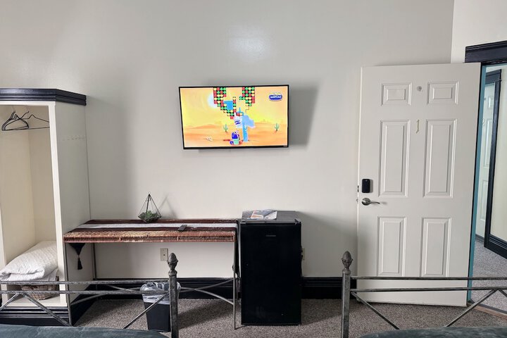 Room 25 of 39