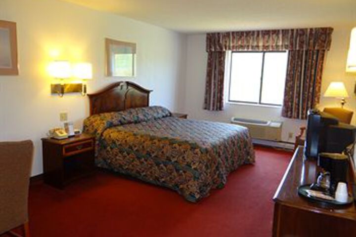 Magnuson Hotel & Suites Bellevue