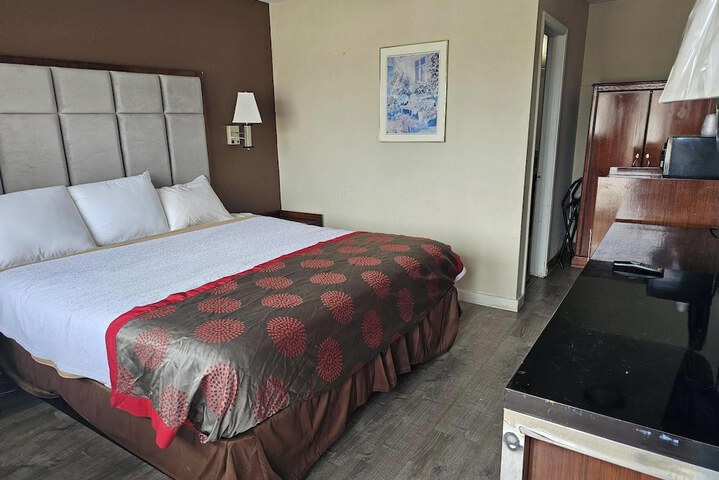 Travel Inn by OYO Omaha