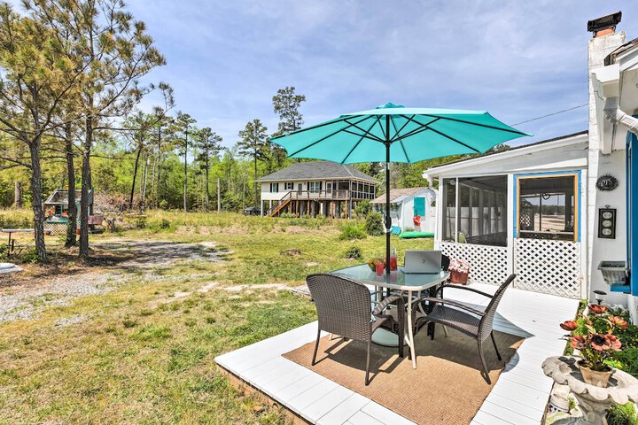 Oceanfront White Stone Cottage w / Private Beach!