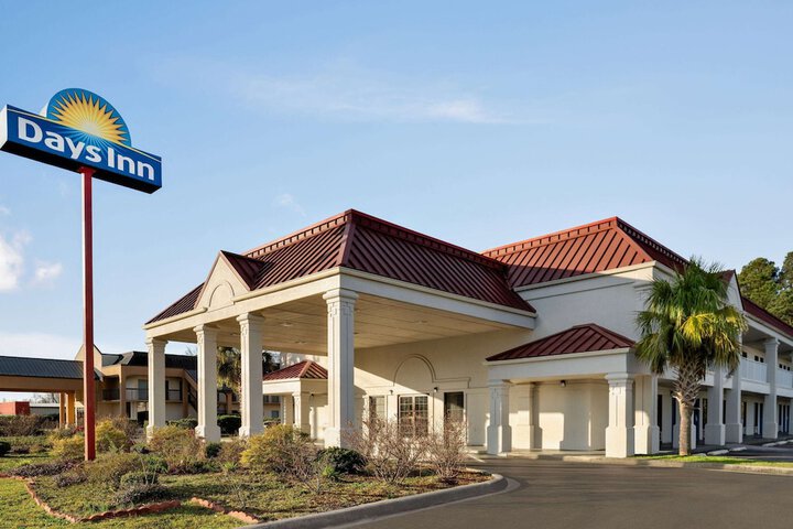 Days Inn by Wyndham Dillon