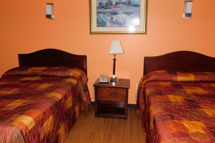 Room 8 of 18