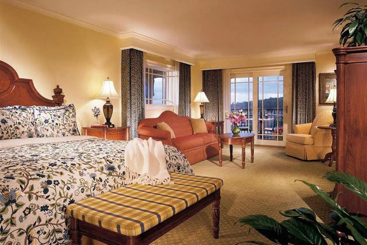 HARBORSIDE HOTEL MARINA AND SPA