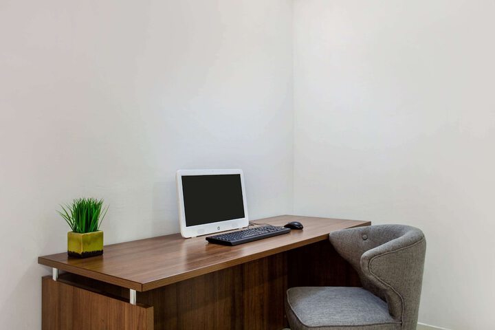 Business Center 33 of 33