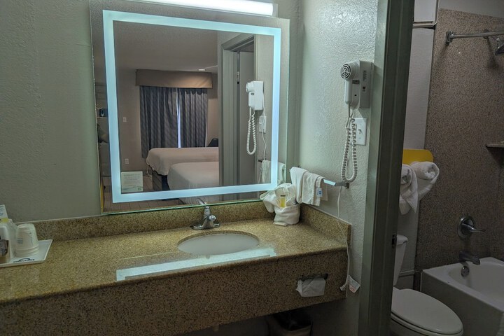 Room 15 of 25