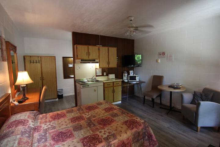 Room 17 of 33