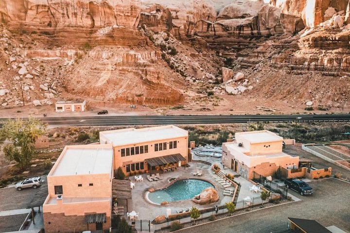 Bluff Dwellings Resort