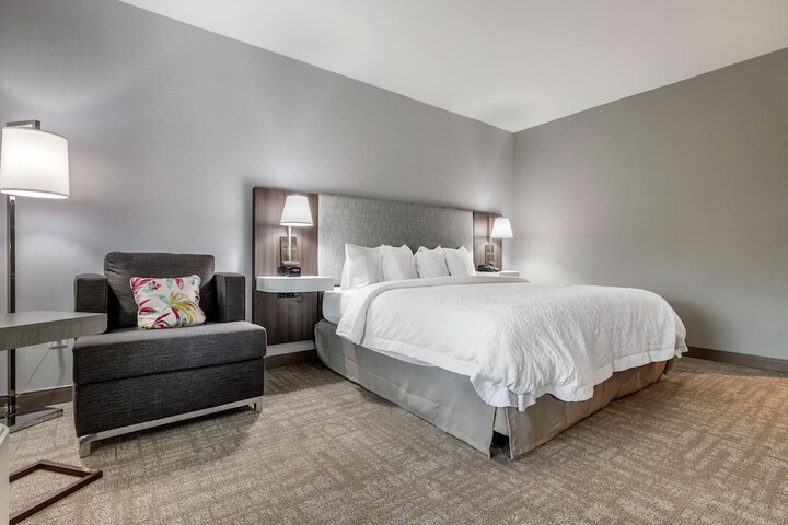 Room 10 of 37