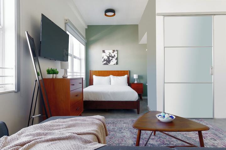 Room 28 of 82