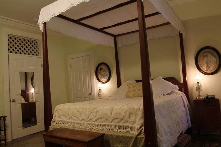 Room 35 of 109