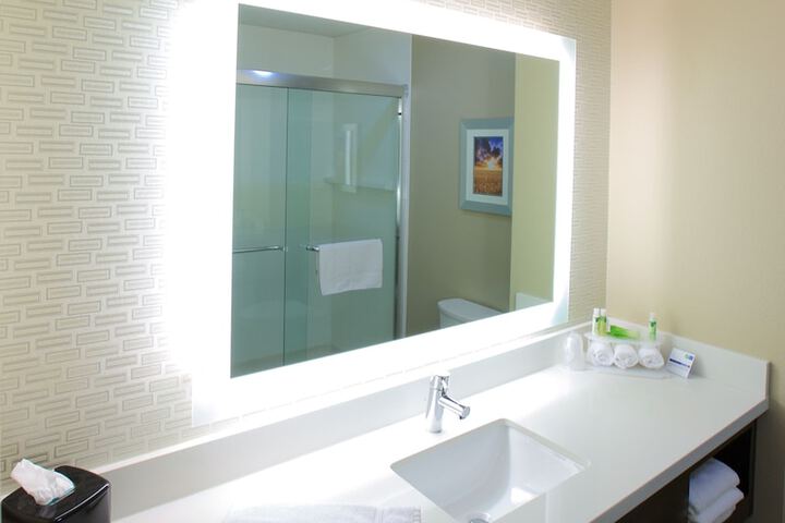 Holiday Inn Express Fargo SW - I-94 Medical Center by IHG