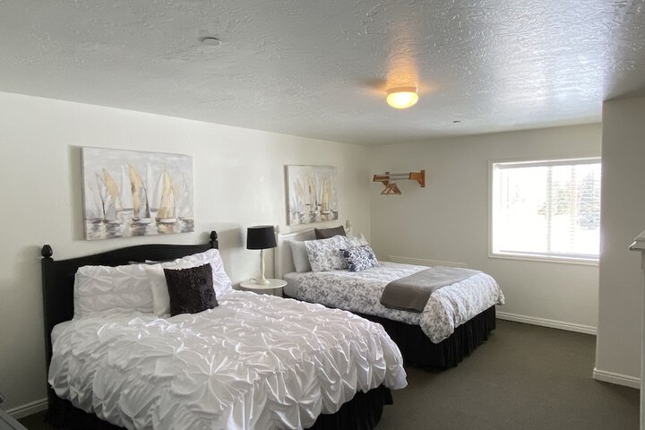 Room 10 of 28