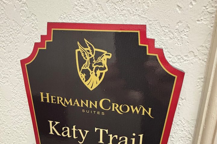 Hermann Crown Suites