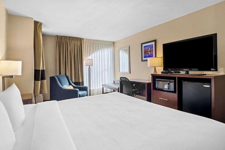 Room 28 of 43