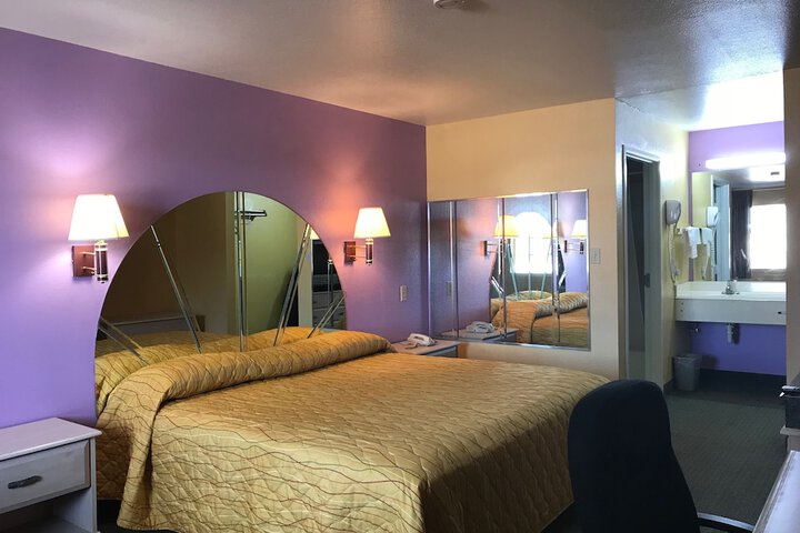 Room 8 of 22
