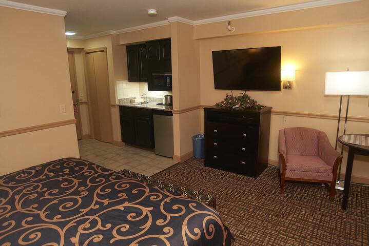 Hollow Inn & Motel