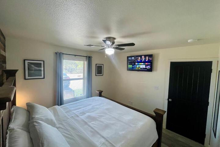 Perfect Location to Casino w King Beds