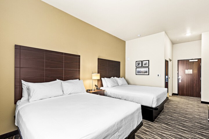 Room 33 of 86