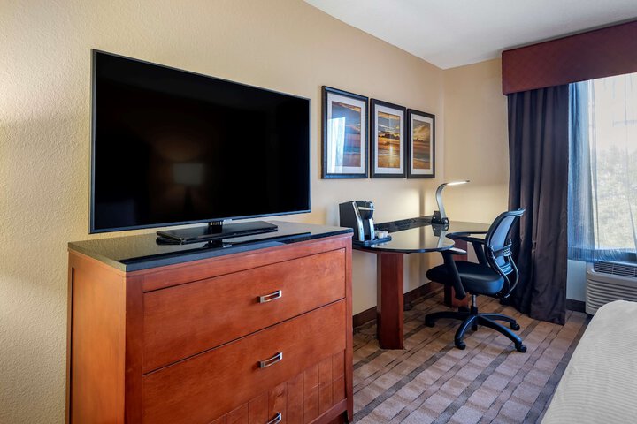 Room 16 of 25